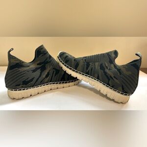 Yellow box camouflage bootie